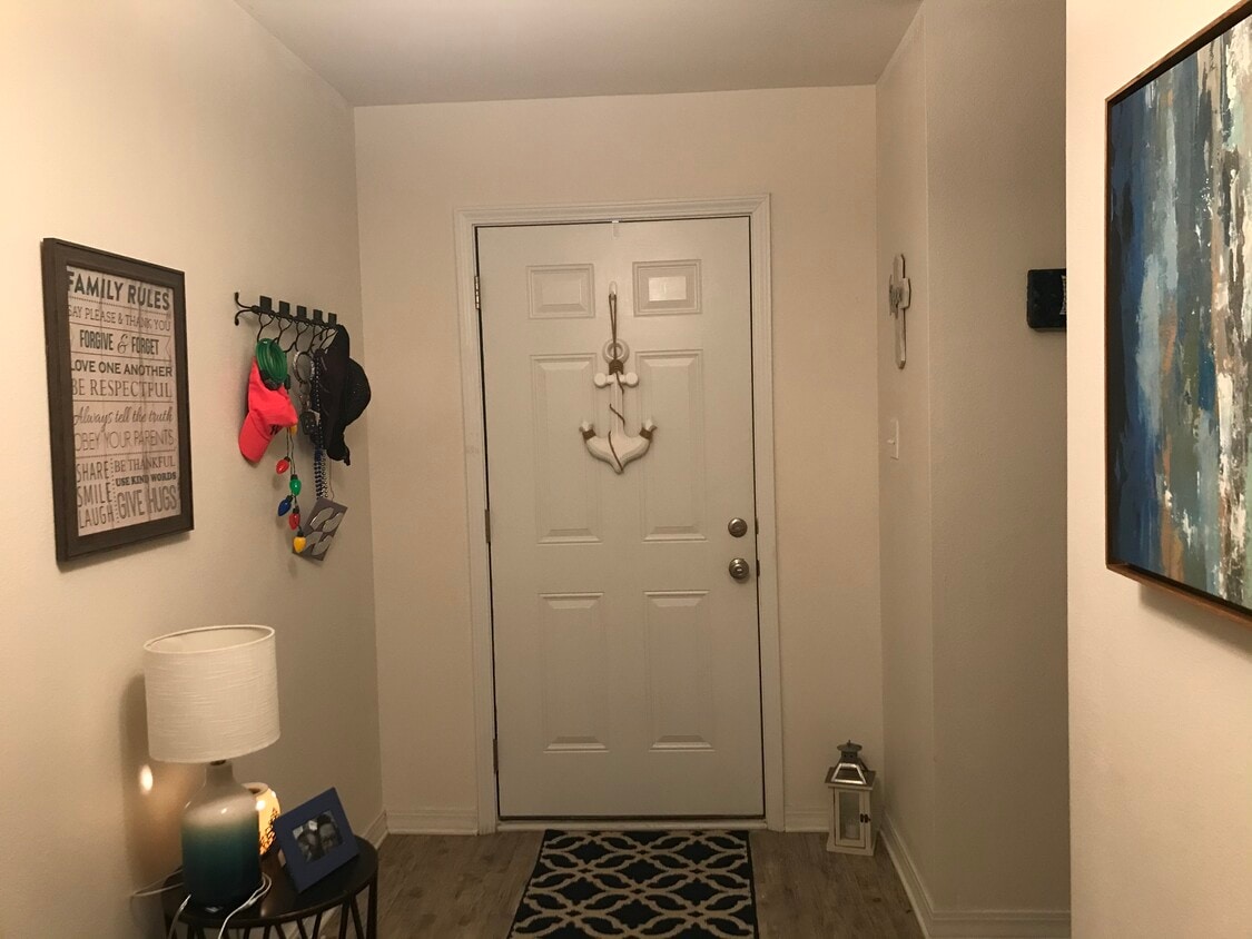 Building Photo - 42 Whisperwood Ln