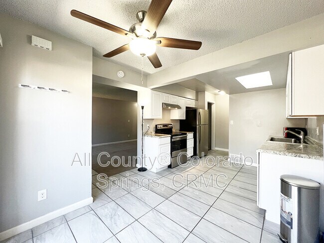 Foto del edificio - 2372 Lexington Village Ln