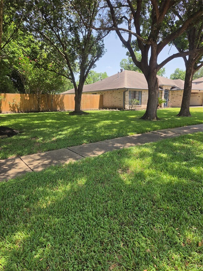 Foto del edificio - 14435 E Glen Willow Rd