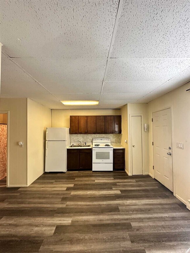 4 Brewster Ln Unit 4, Pleasant Valley, NY 12569 Room for Rent in