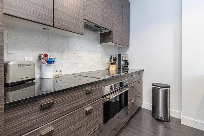 Building Photo - 1500-1500 7 St SW