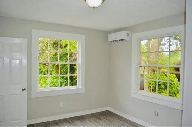 Building Photo - 1501 Nashby St