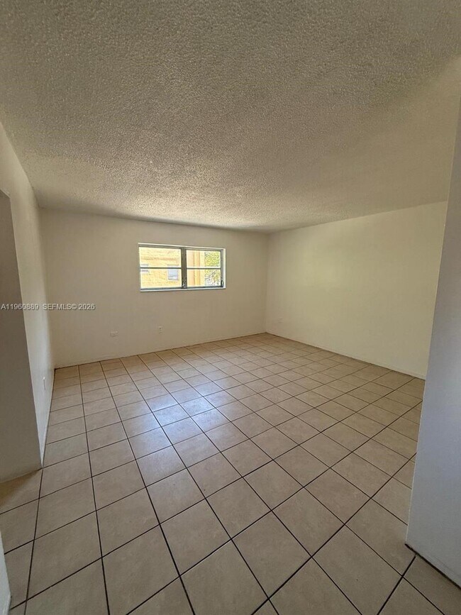 Foto del edificio - 16851 NE 18th Ave