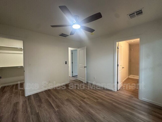 Foto del edificio - 8787 St George Way