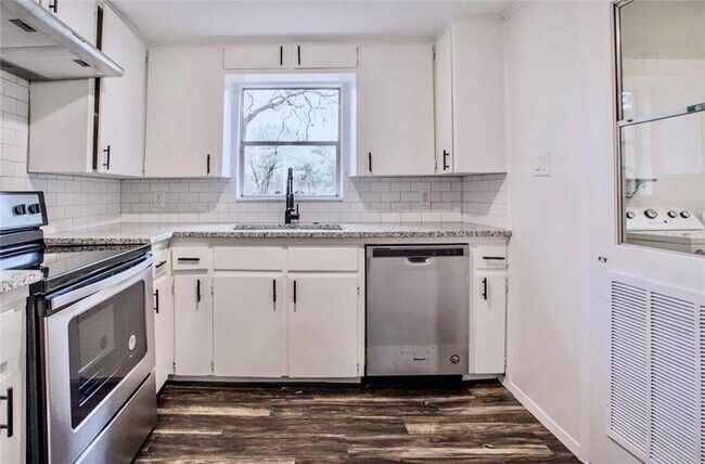 Foto del edificio - 8308 Peaceful Hill Ln