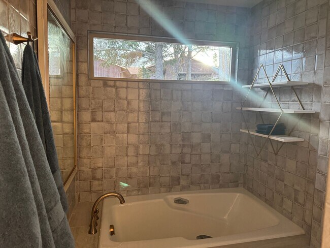 Building Photo - Luxury 1 bed with Stunning Views