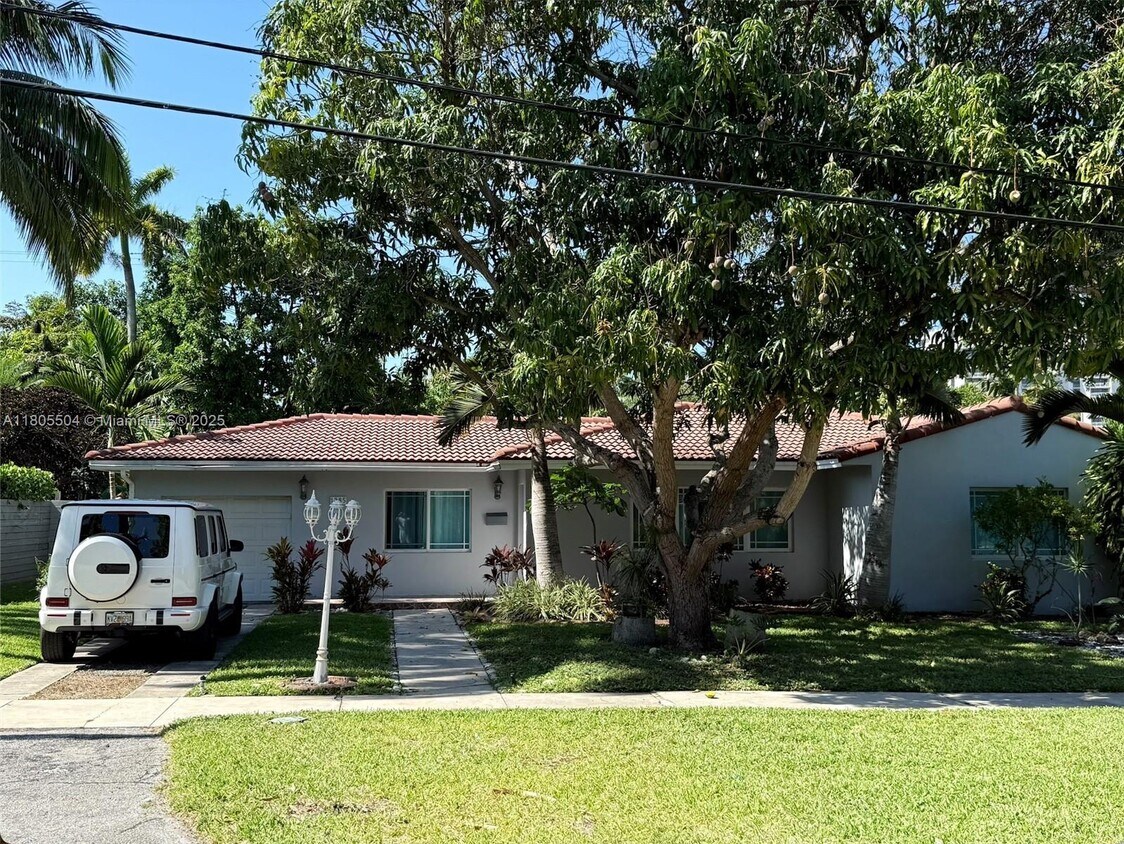 Foto principal - 1285 NE 103rd St
