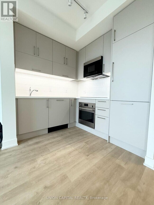 Building Photo - 56-1456 Andre de Grasse St