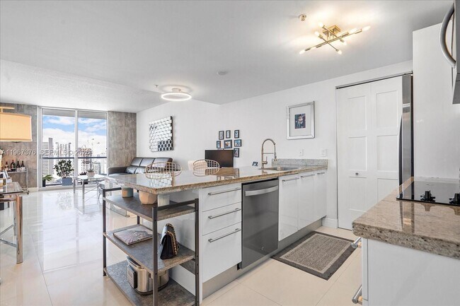 Foto del edificio - 185 SW 7th St