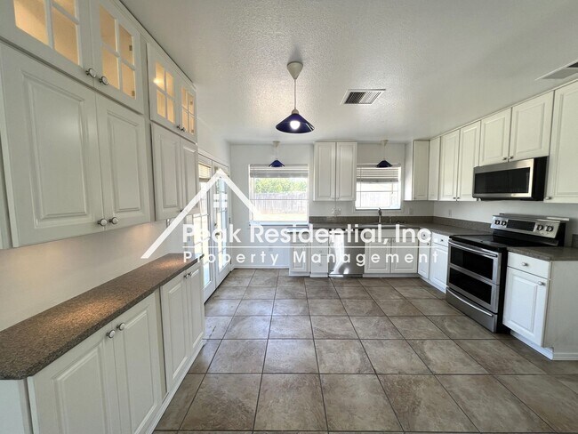 Building Photo - Updated 3bd/1ba Elk Grove Home with Large ...