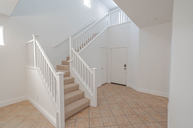 Building Photo - 4 Bedroom Home for Rent in Canyon Country!