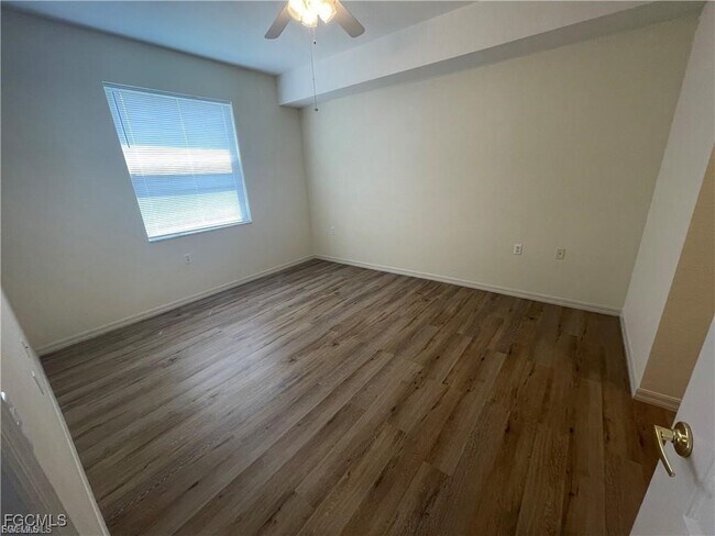 Foto del edificio - 8550 Kingbird Loop