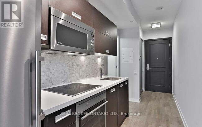 Building Photo - 90 Park Lawn Rd