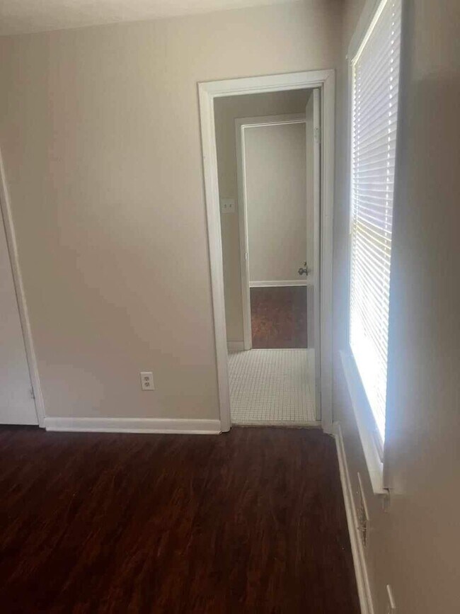 Building Photo - 9066 Homewood Dr