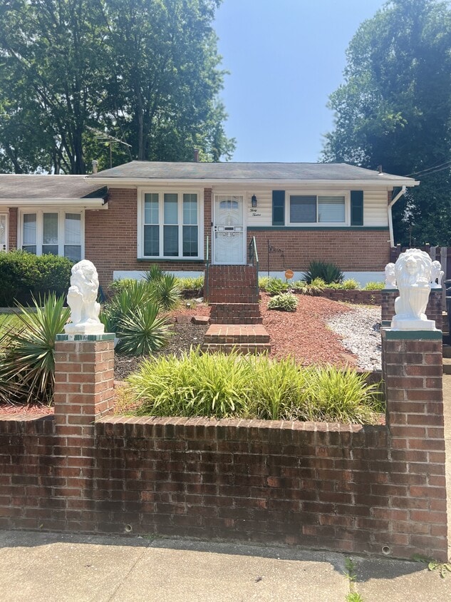 Primary Photo - 3012 Oxon Run Ct