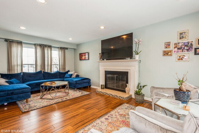 Foto del edificio - 902 Roxbury Ln