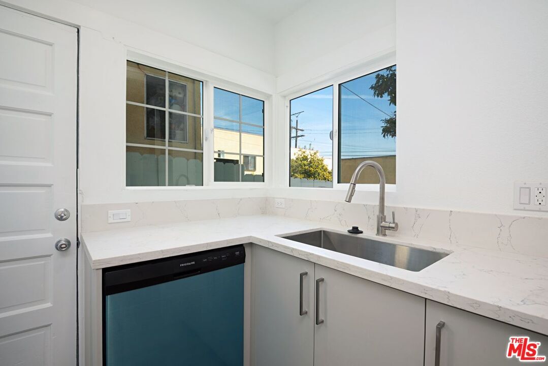 Foto principal - 1110 West Blvd