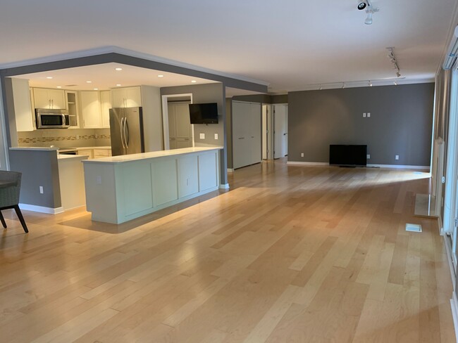 Foto del edificio - 3131 Fleur Dr