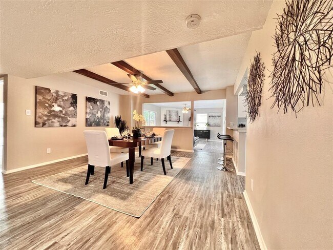 Building Photo - 2706 Quail Valley E Dr
