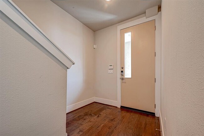 Foto del edificio - 2401 Crawford St