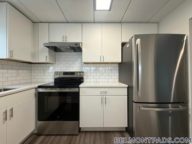 Building Photo - 53 Hill Rd