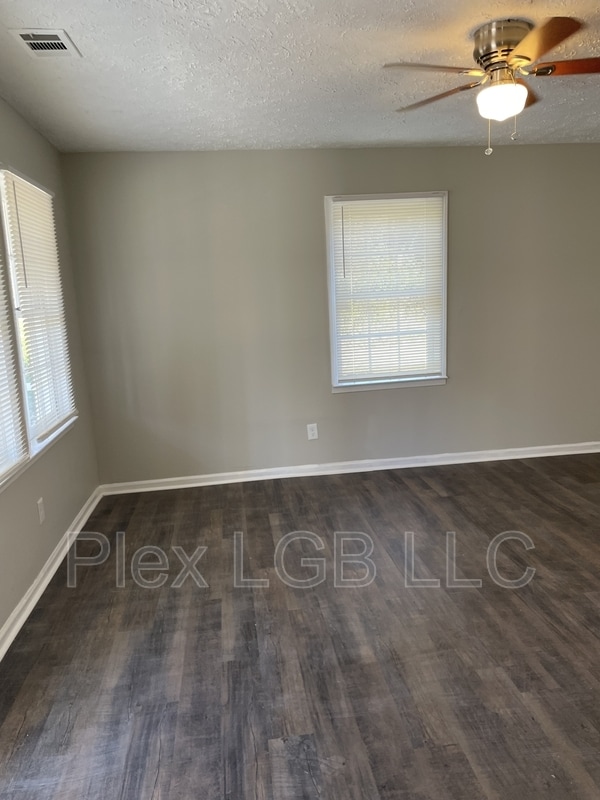 Building Photo - 303 Revis St