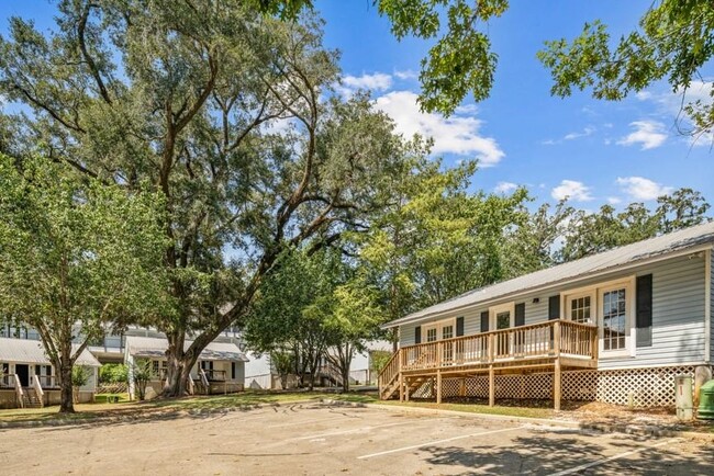 Building Photo - 2246 Magnolia Cir