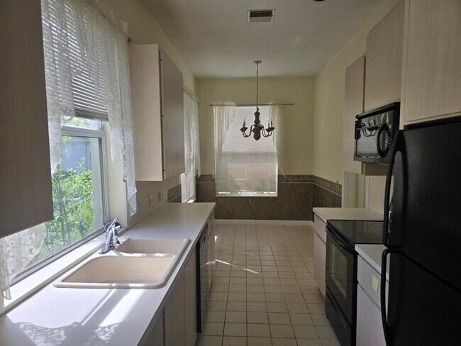 Building Photo - 5131 SE Sweetbrier Terrace