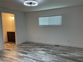 Building Photo - 245 Shrub Ln N