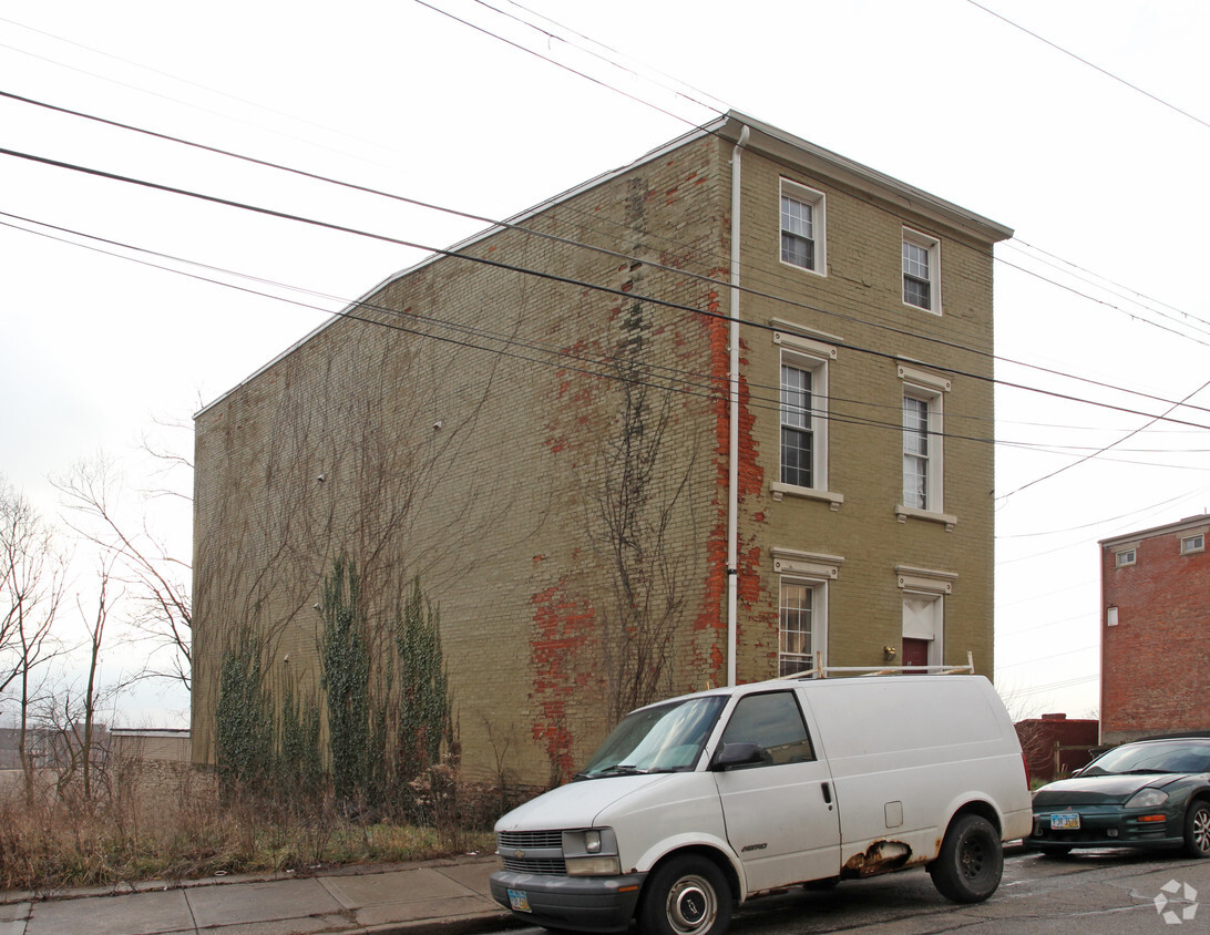 Building Photo - 2342 Wilder Ave