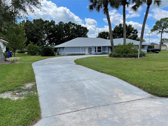 Building Photo - 2824 Sunrise Dr