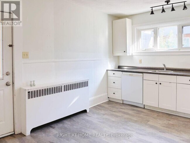 Photo du bâtiment - 367 Dominion Ave