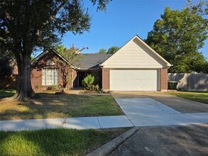 Building Photo - 2215 Lady Leslie Ln