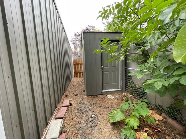 Building Photo - 4 Bedroom 2 Bathroom Home for Rent