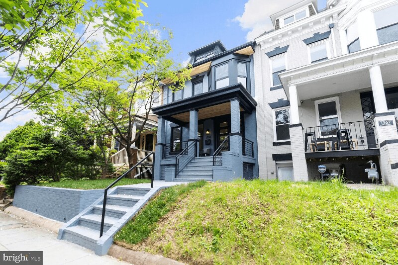 Primary Photo - 1360 Oak St NW