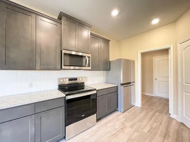 Building Photo - 1702 Sandalwood Way