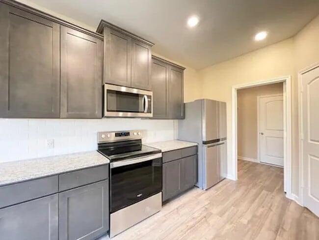 Foto del edificio - 1702 Sandalwood Way