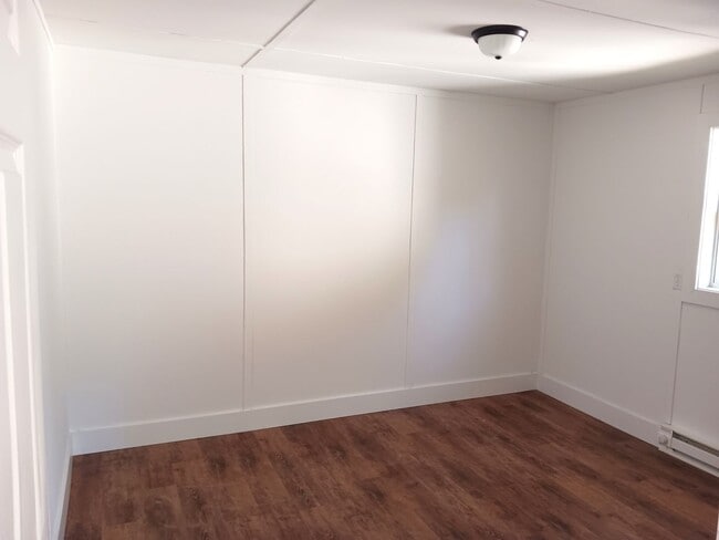Building Photo - Renovated One Bedroom House for Rent in La...