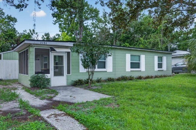 Foto del edificio - 2256 Inwood Cir S