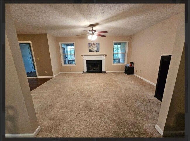 Building Photo - 2539 Oakridge Pl