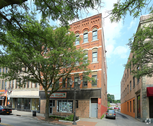 Building Photo - 227-231 Main St