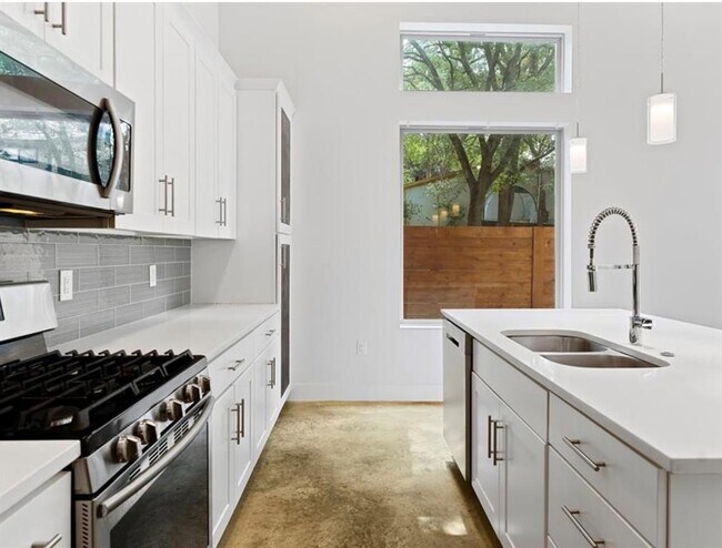 Foto del edificio - 1609 J J Seabrook Dr