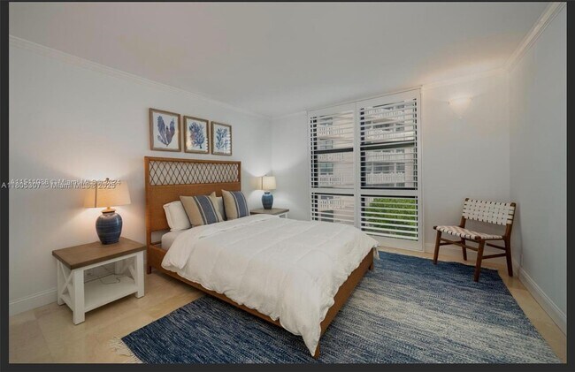 Foto del edificio - 1111 Crandon Blvd