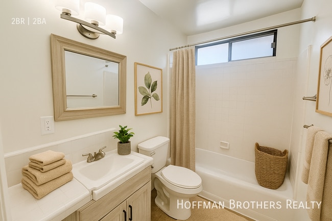 Building Photo - 725 N Isabel St