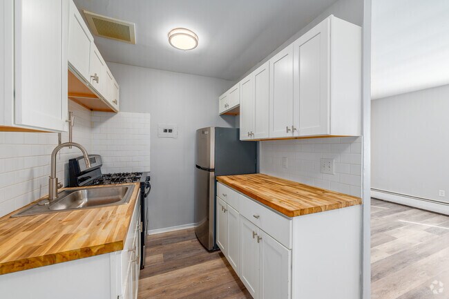 2 habitaciones, 1 baño - 700 pies cuadrados - Cocina - Creekside Apartments