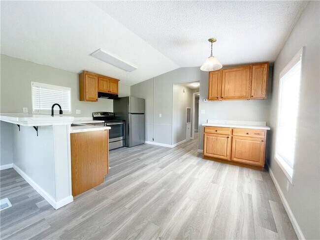 Building Photo - 566 Panther Dr