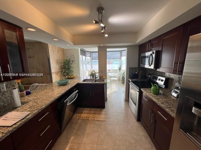 Foto del edificio - 16570 NE 26th Ave