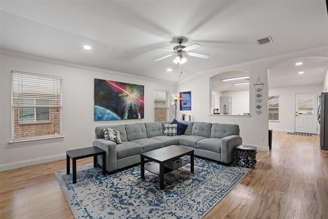 Building Photo - 208 Banner Ave