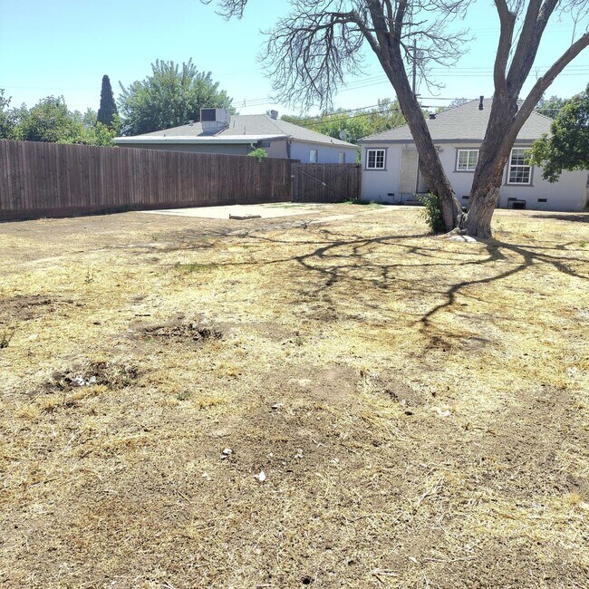 Building Photo - Don't Miss Out on this Great Deal!!
