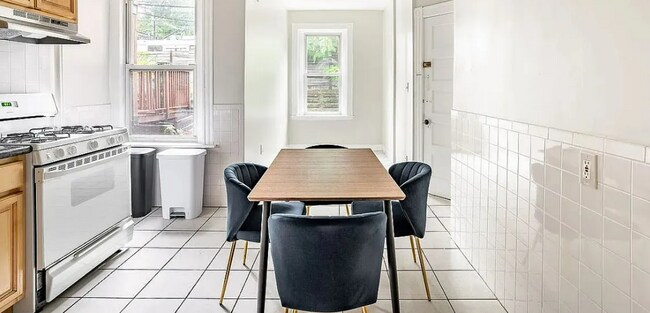 Photo - 12 STRATHMORE RD, Apartment